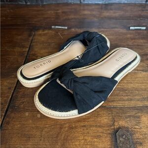 Knotted summer sandals